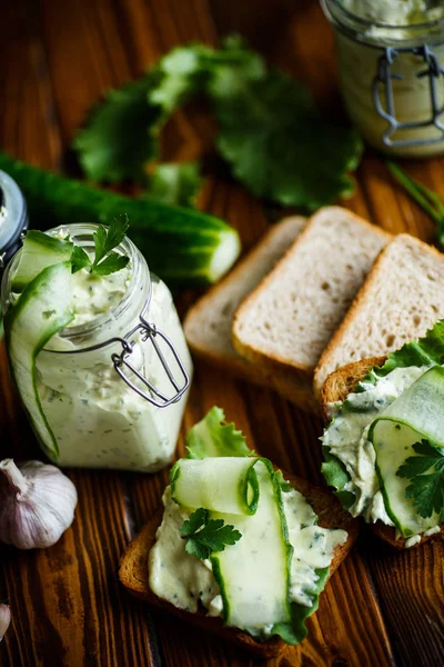 Nudelkäse-Ei mit Knoblauch — Stockfoto