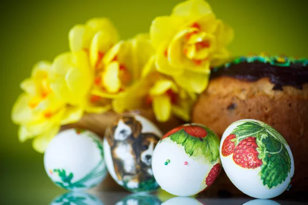 Pastel de Pascua con huevos —  Fotos de Stock