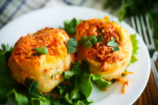 Traditionella stuvad manti i tomatsås — Stockfoto