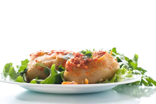 Traditional stewed manti in tomato sauce — Stock Photo, Image