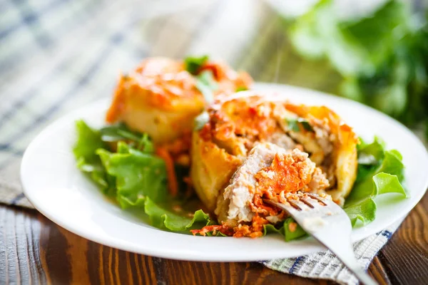 Manti guisado tradicional en salsa de tomate — Foto de Stock