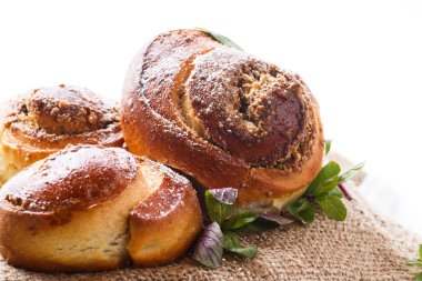 Şekere de doldurma fıstıklı tatlı çörek