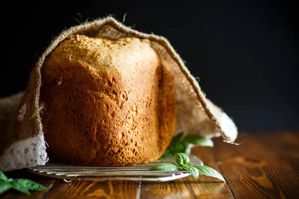 Pão caseiro assado — Fotografia de Stock