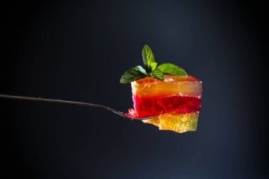 Çok renkli meyve jöle