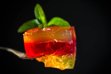 Çok renkli meyve jöle