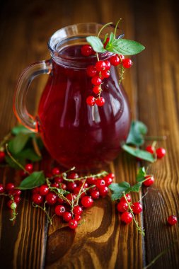 Olgun kırmızı kuş üzümü, taze Komposto