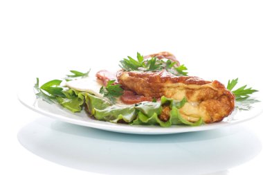 sahanda yumurta taze otlar ile