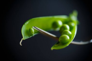 Taze erken yeşil bezelye