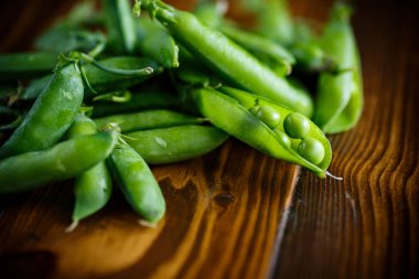 Taze erken yeşil bezelye