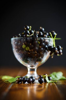Cam kasede siyah frenk üzümü.