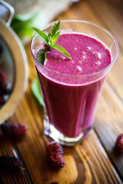 Sweet berry smoothie from black mulberry — Stock Photo, Image