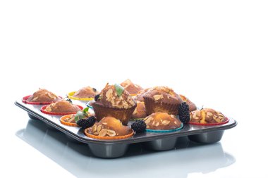 içinde çilek ile tatlı çörek