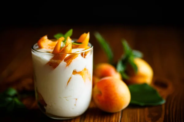 Sweet Greek yogurt with apricots — Stock Photo, Image