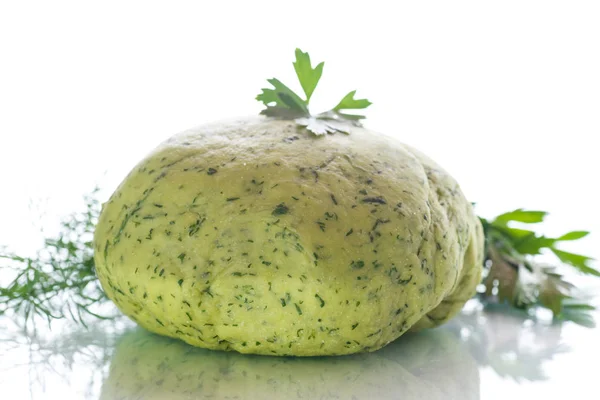 Зелене тісто з кропом і петрушкою — стокове фото