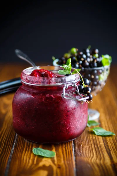 Berry ripe black currant with jam — Stock Photo, Image