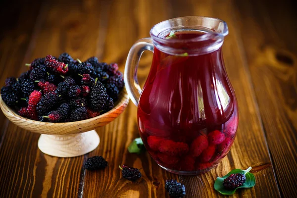 Zralé mulberry a kompotem — Stock fotografie