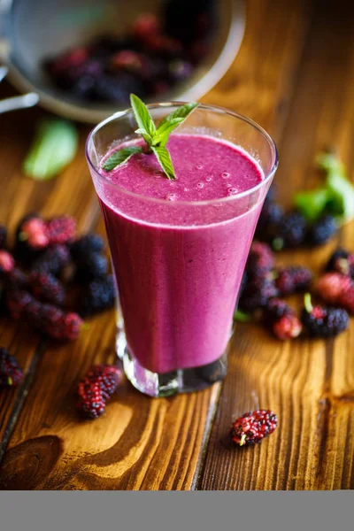 Sweet berry smoothie from black mulberry — Stock Photo, Image