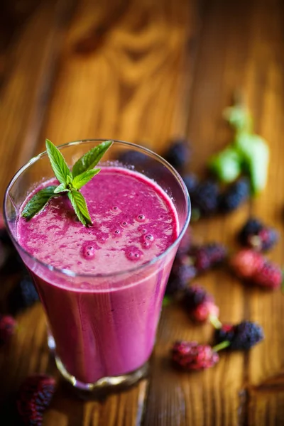 Sweet berry smoothie from black mulberry — Stock Photo, Image