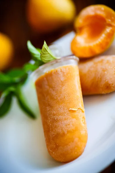 Helado dulce de albaricoques — Foto de Stock