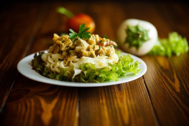 Patlıcan soslu haşlama ev yapımı erişte