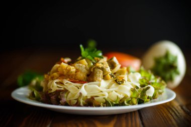 Patlıcan soslu haşlama ev yapımı erişte