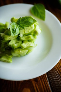 taze salatalık salatası