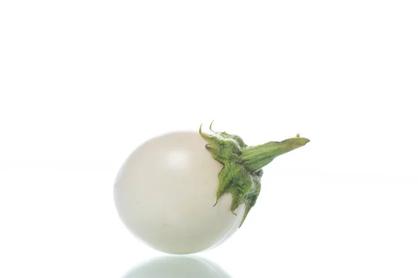 Beyaz olgun patlıcan — Stok fotoğraf