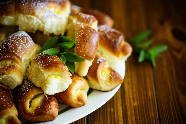 Tortas caseras con queso crema — Foto de Stock