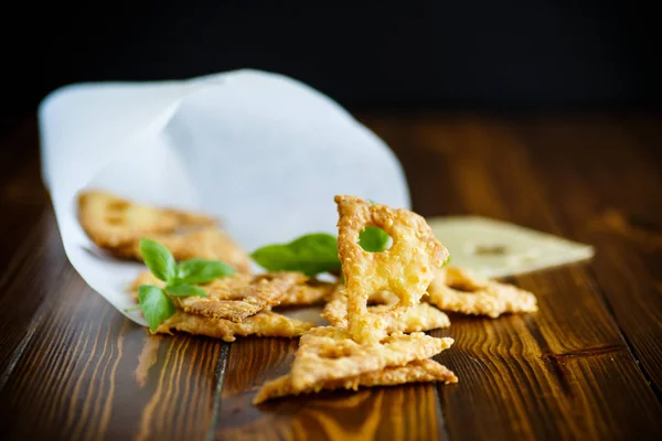 Galletas caseras de queso en forma de queso —  Fotos de Stock