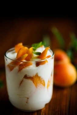 Yunan Yoğurtlu tatlı kayısı