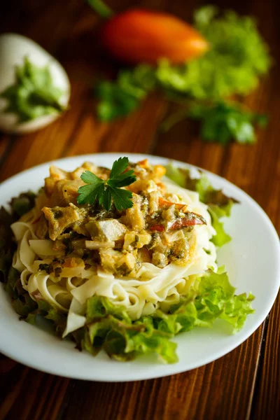 Patlıcan soslu haşlama ev yapımı erişte