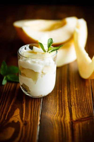 Homemade yogurt with slices of ripe melon — Stock Photo, Image