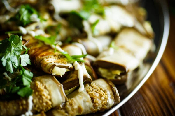 Doldurma peynirli patlıcan ruloları