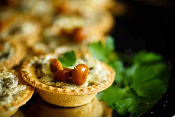 Tartaletas con relleno de champiñones —  Fotos de Stock