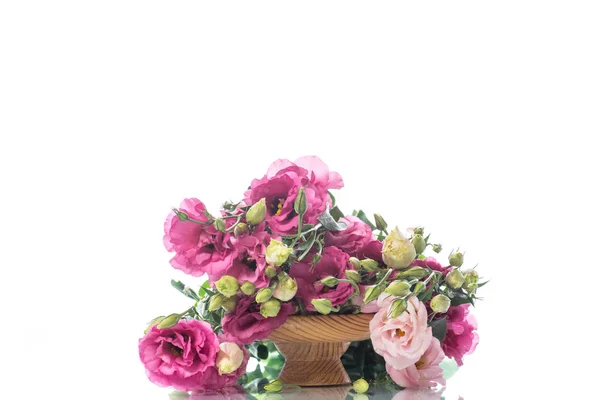 Schöner Strauß rosa Lisianthus-Blüten — Stockfoto