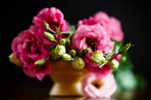 Lisianthus 핑크 꽃의 아름 다운 부케 — 스톡 사진