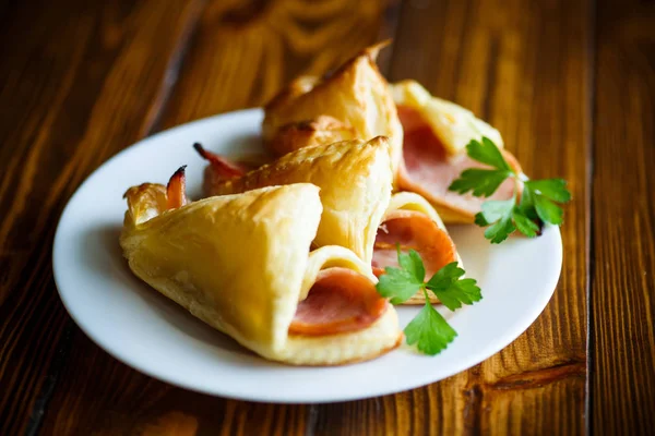 Baked puff pastry with bacon — Stock Photo, Image