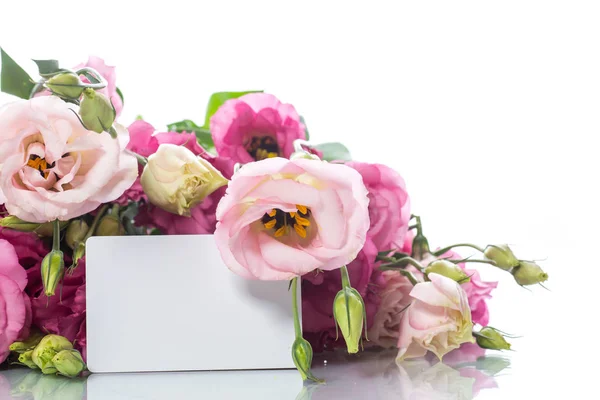 Schöner Strauß rosa Lisianthus-Blüten — Stockfoto