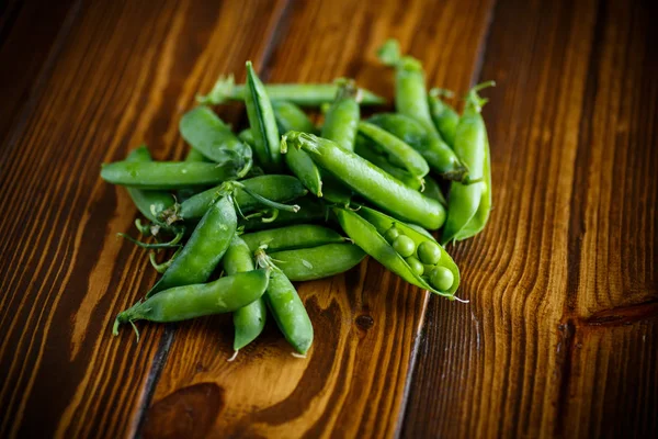 Taze erken yeşil bezelye