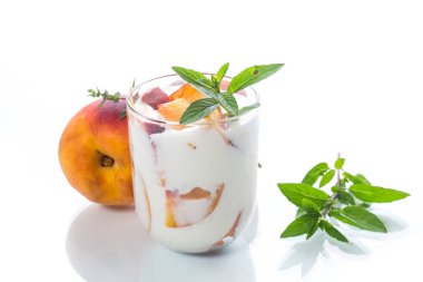 Adet şeftali tatlı ev yapımı yoğurt