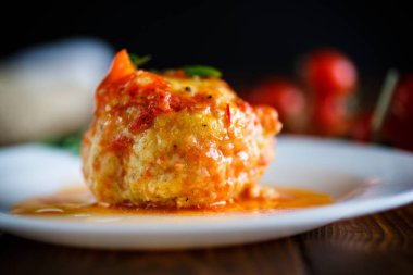 domates soslu köfte