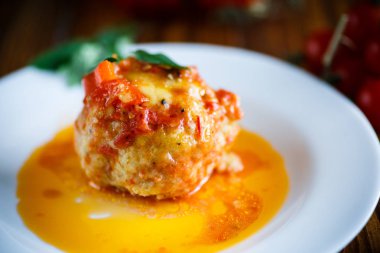 domates soslu köfte