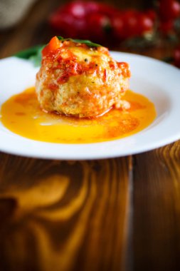 domates soslu köfte