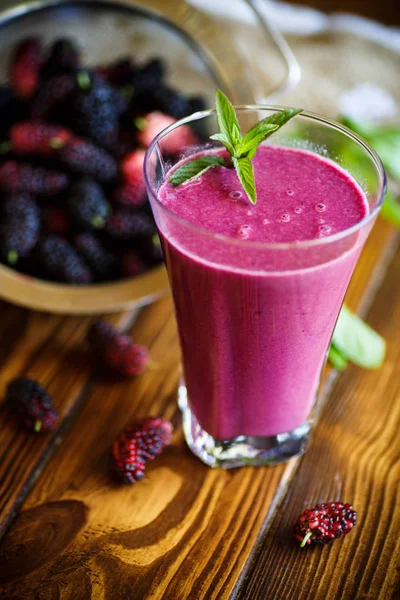 Sweet berry smoothie from black mulberry — Stock Photo, Image