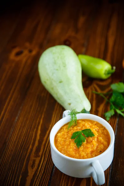 Calabacín cocido al vapor con verduras —  Fotos de Stock