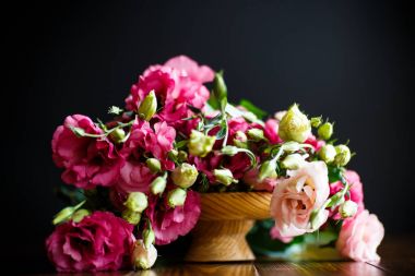 Güzel buket pembe lisianthus çiçek