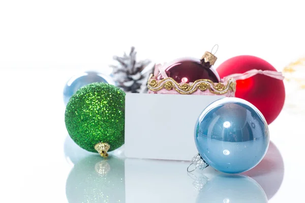 Adornos multicolores de Navidad — Foto de Stock