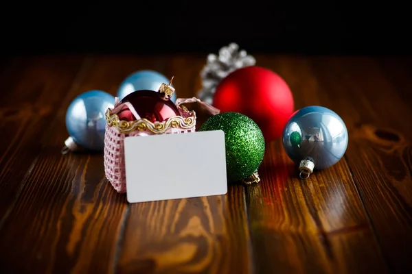 Πολύχρωμα χριστουγεννιάτικα στολίδια — Φωτογραφία Αρχείου
