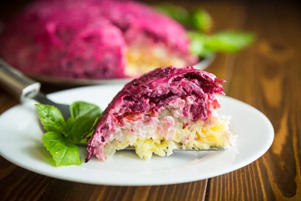 Layered pastry salad with herring and beetroot — Stock Photo, Image