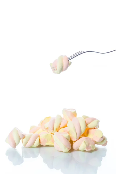 Солодкий різнокольоровий цукерковий зефір — стокове фото